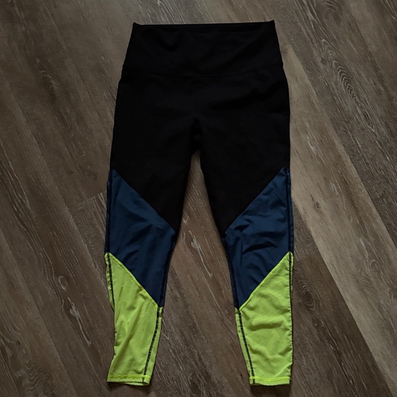 Fabletics Bundle - Picture 3 of 6